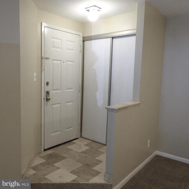 Building Photo - 5801 Cove Landing Rd