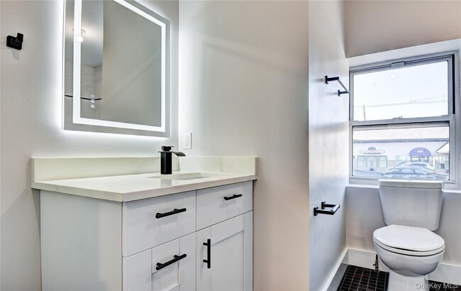 Building Photo - 292 Main St