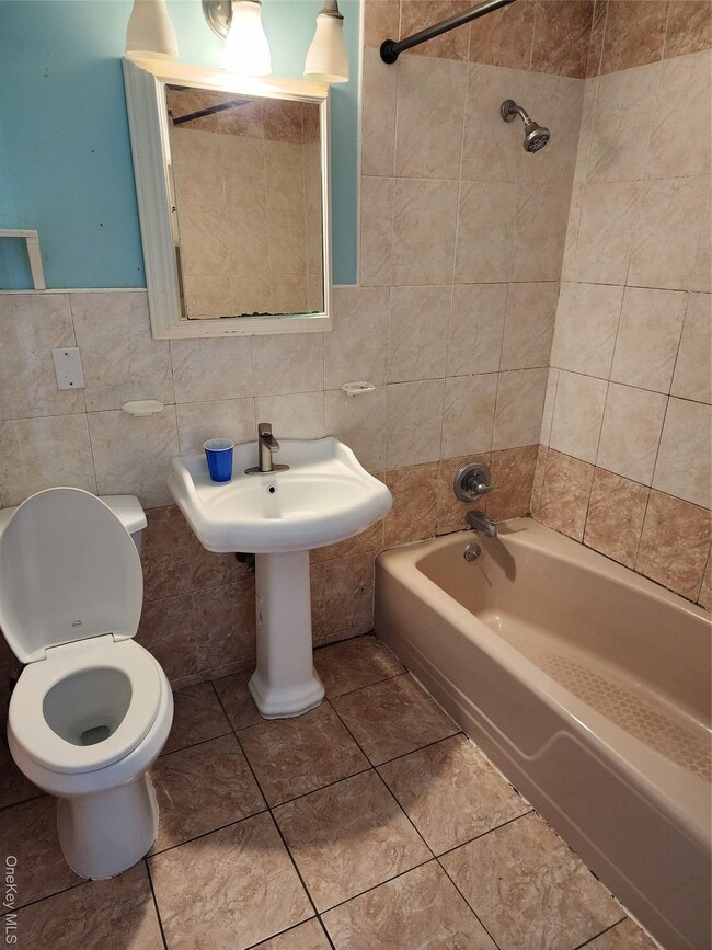 Building Photo - 441 Morris Dr