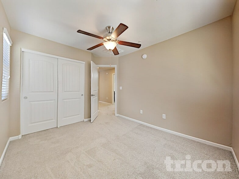 Building Photo - 12532 W Hummingbird Terrace