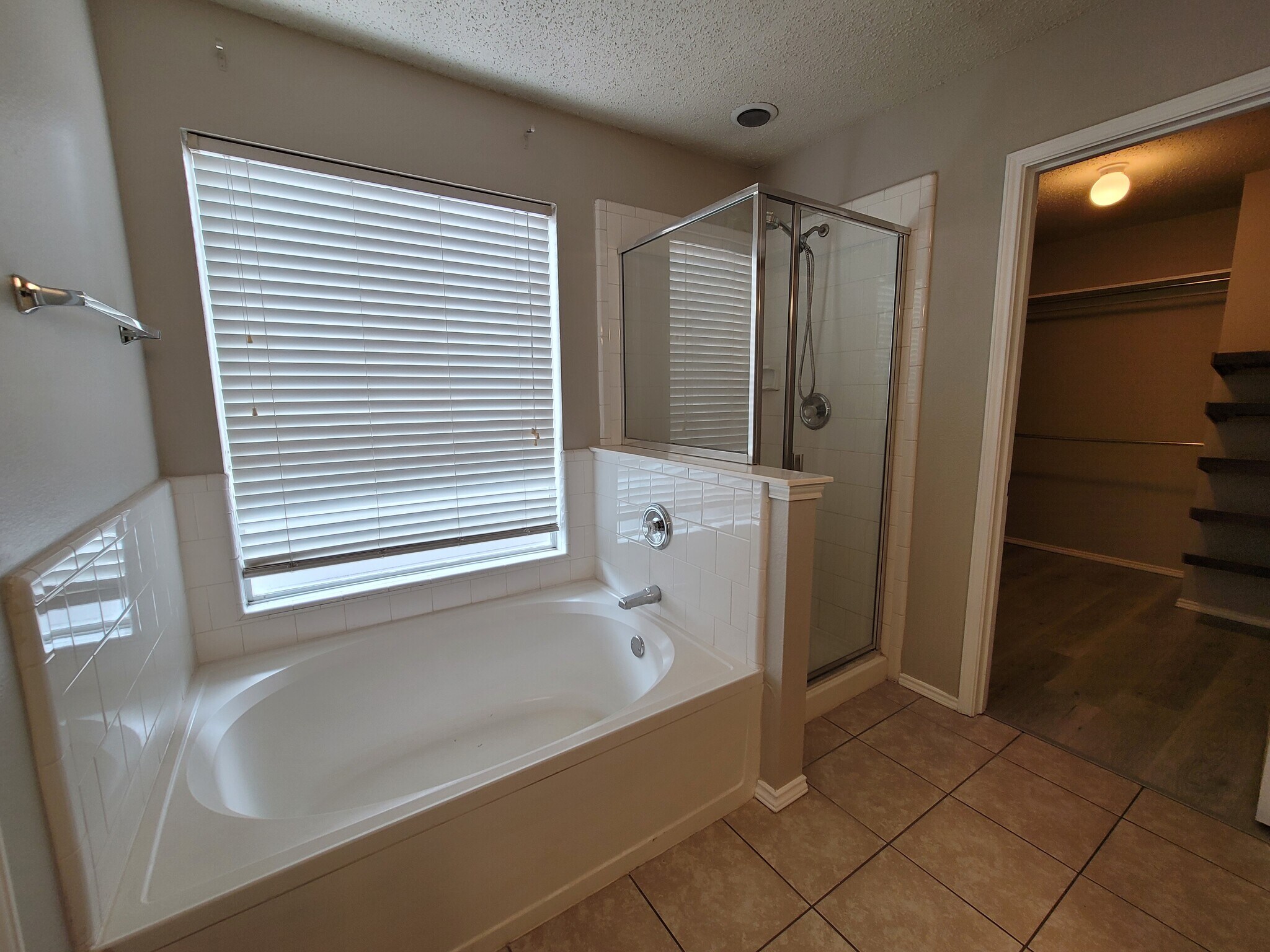 Building Photo - 4203 Falcon Dr