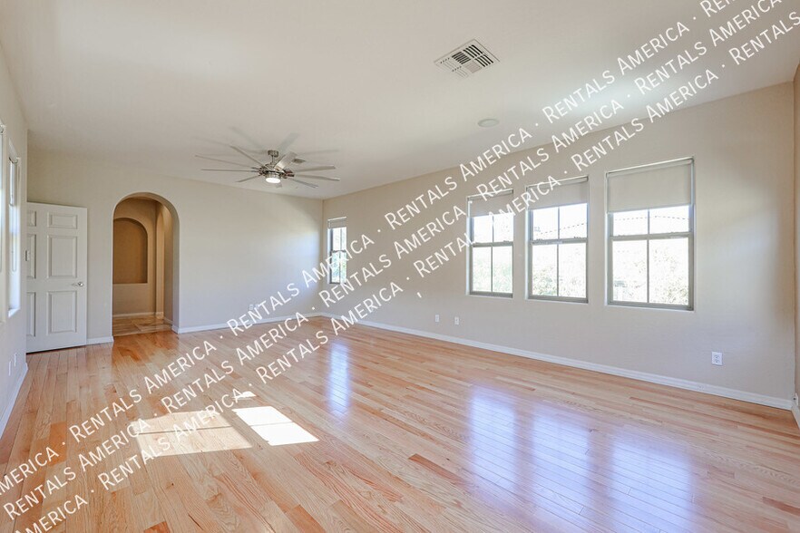 Building Photo - 3966 E Crest Ln