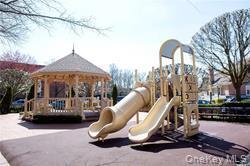 Building Photo - 207-25 Darren Dr