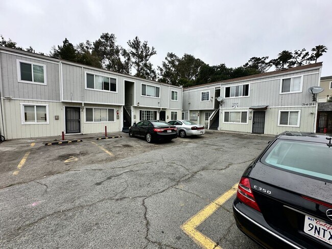 Building Photo - 3421