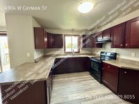 Building Photo - Spacious 3 Bedroom 2.5 Bathroom Townhome!