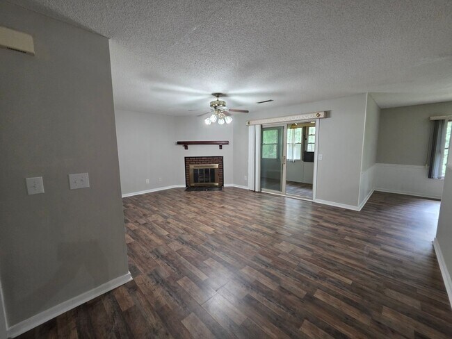 Building Photo - 1008 Creekside Wy