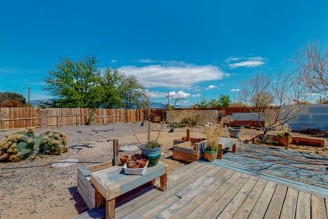 Building Photo - 3010 May Cir SE