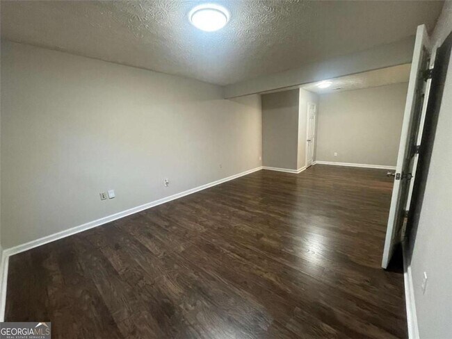Building Photo - 3015 Cascade Manor Dr