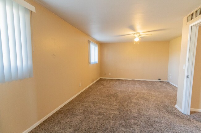 Building Photo - 5 BEDROOM, 2.5 BATH TEMPE HOME W/ 2 MASTER...