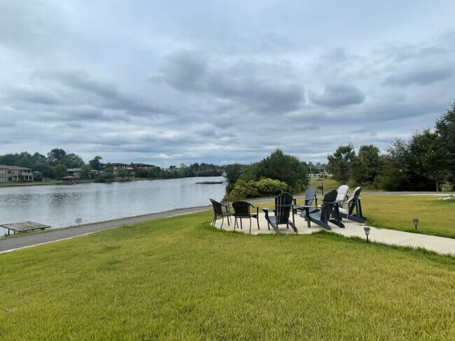 Building Photo - 3 Forest Lake Dr