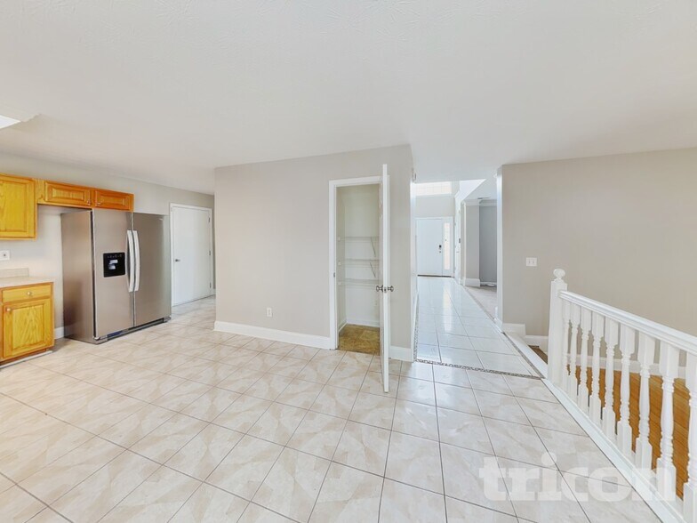 Building Photo - 636 Christina Pl