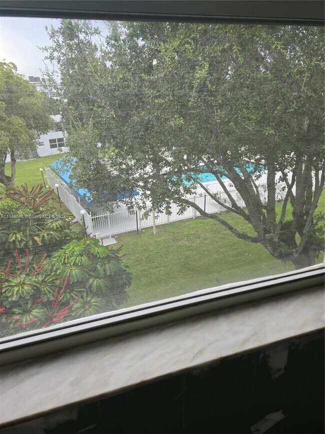 Building Photo - 1351 NE 191st St