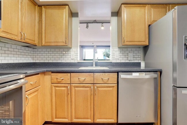 Building Photo - 545 E Braddock Rd