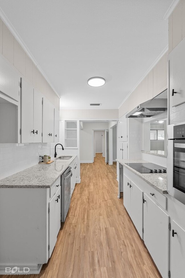 Building Photo - 6119 Bradford Dr