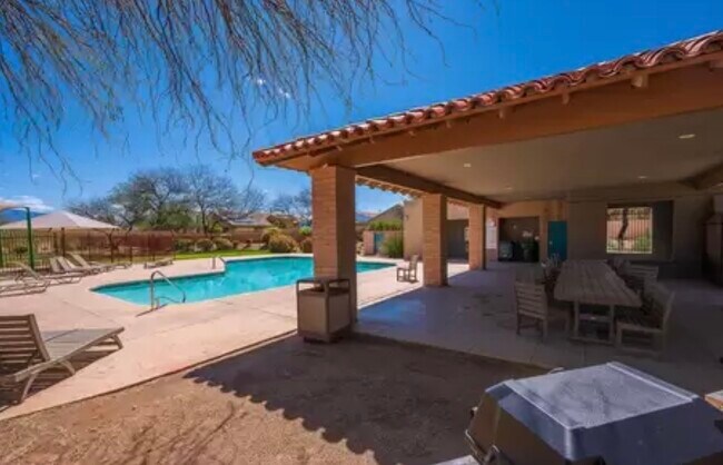 Building Photo - 10427 E Avalon Park St