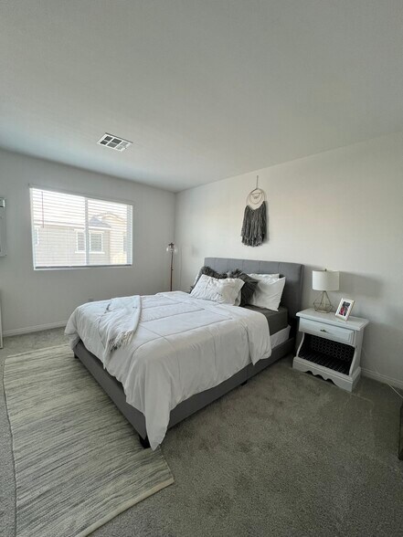 Building Photo - 12185 Scarlet Ember Rd