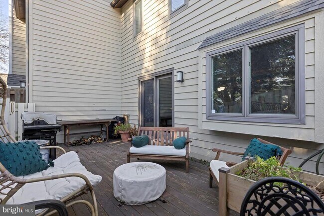 Building Photo - 64 Parchment Dr