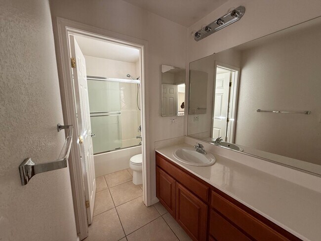 Building Photo - 3380 Bridgeway Lakes Dr
