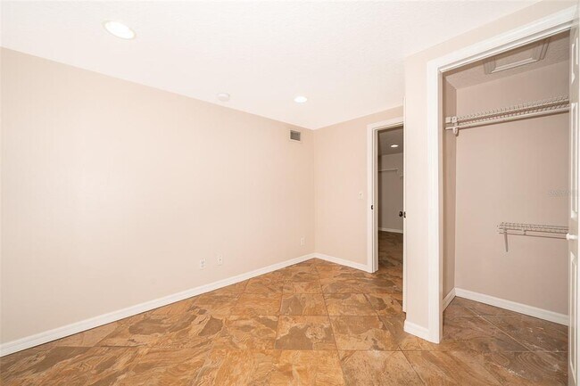 Building Photo - 533 West Ave