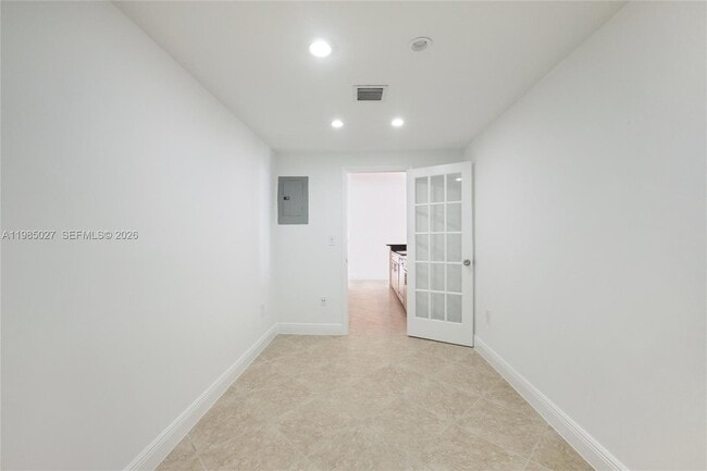 Building Photo - 10350 W Bay Harbor Dr