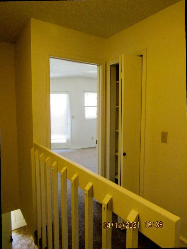 Building Photo - 375 Wild Rose Ln