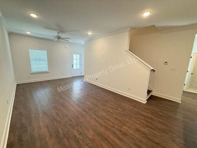 Building Photo - 3BR/3.5BA South Grove For Rent