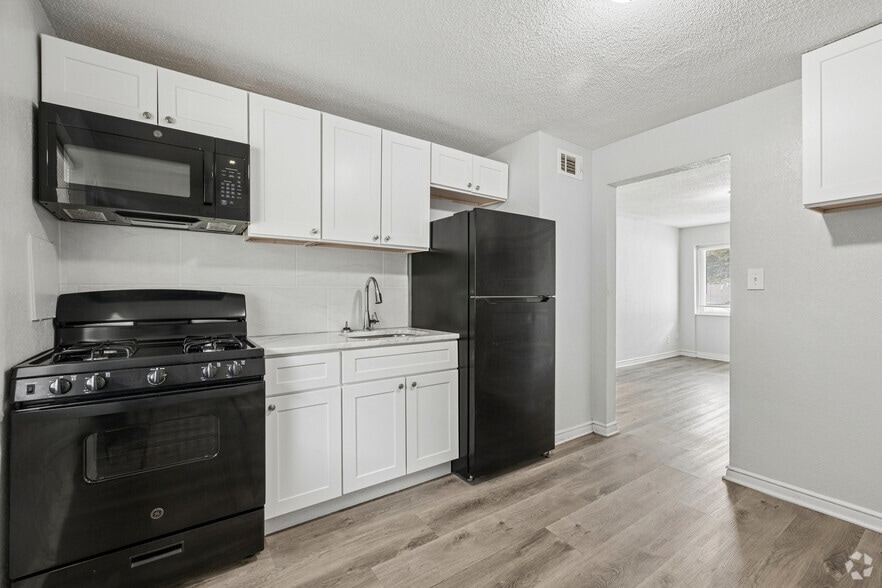 1BR, 1BA - 550SF - Kitchen - Promenade at 2980