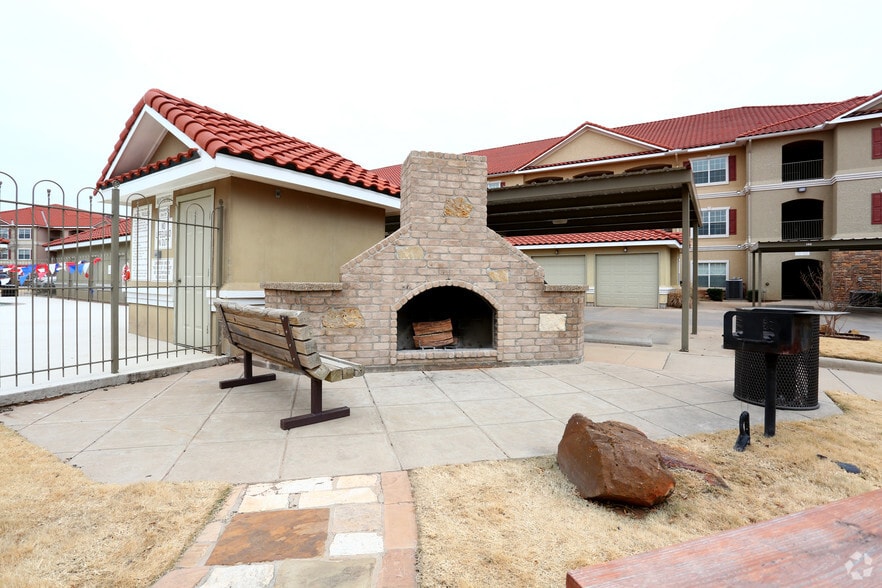 Outdoor Dining - Stone Creek Ranch