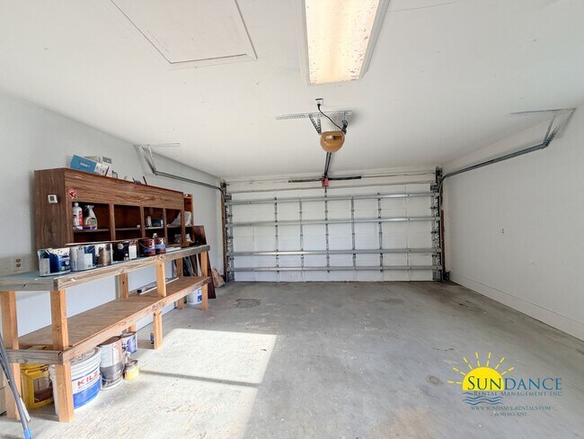 Building Photo - 723 Clark Dr