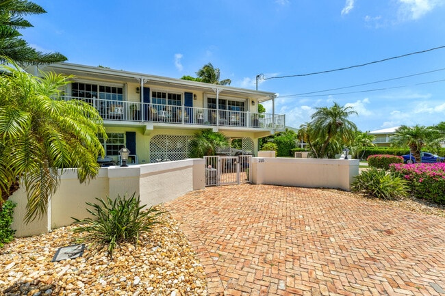 Building Photo - 235 W Seaview Cir