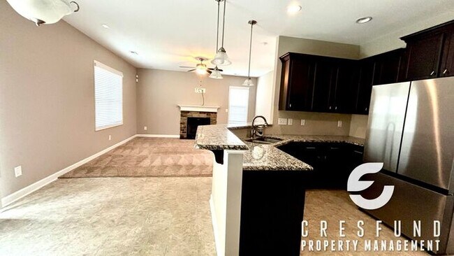 Building Photo - Spacious, Stylish & Close to It All – 3 Be...