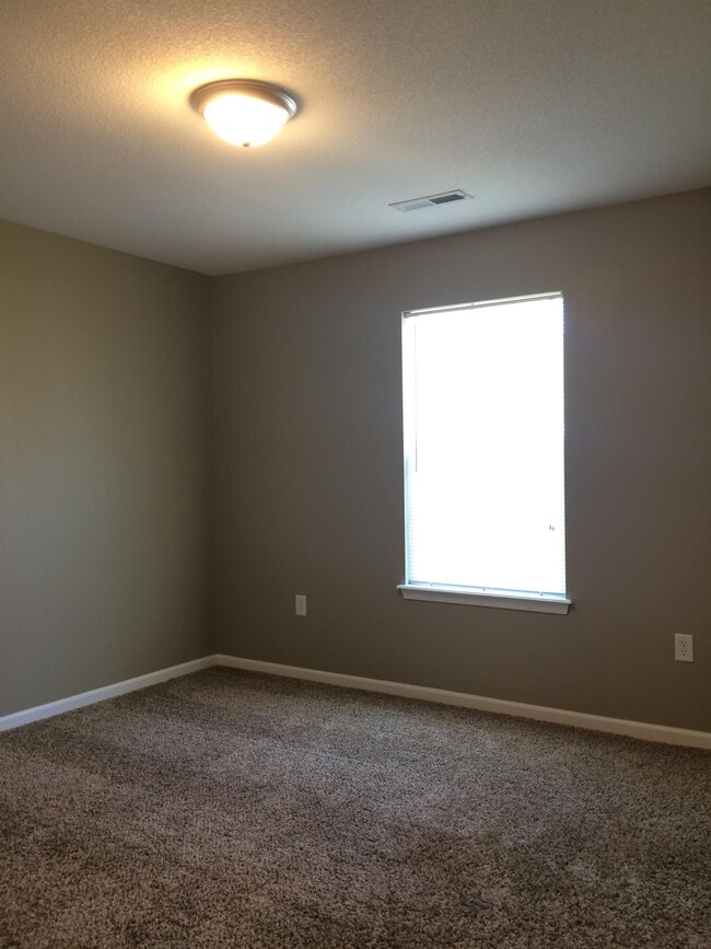 Building Photo - 711 E Culton St