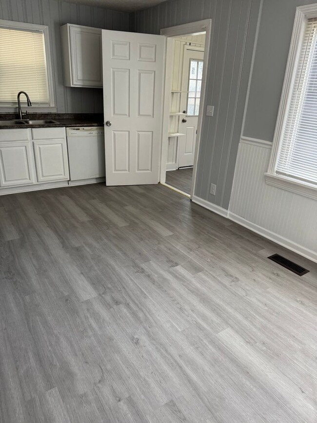 Building Photo - 509 42nd St