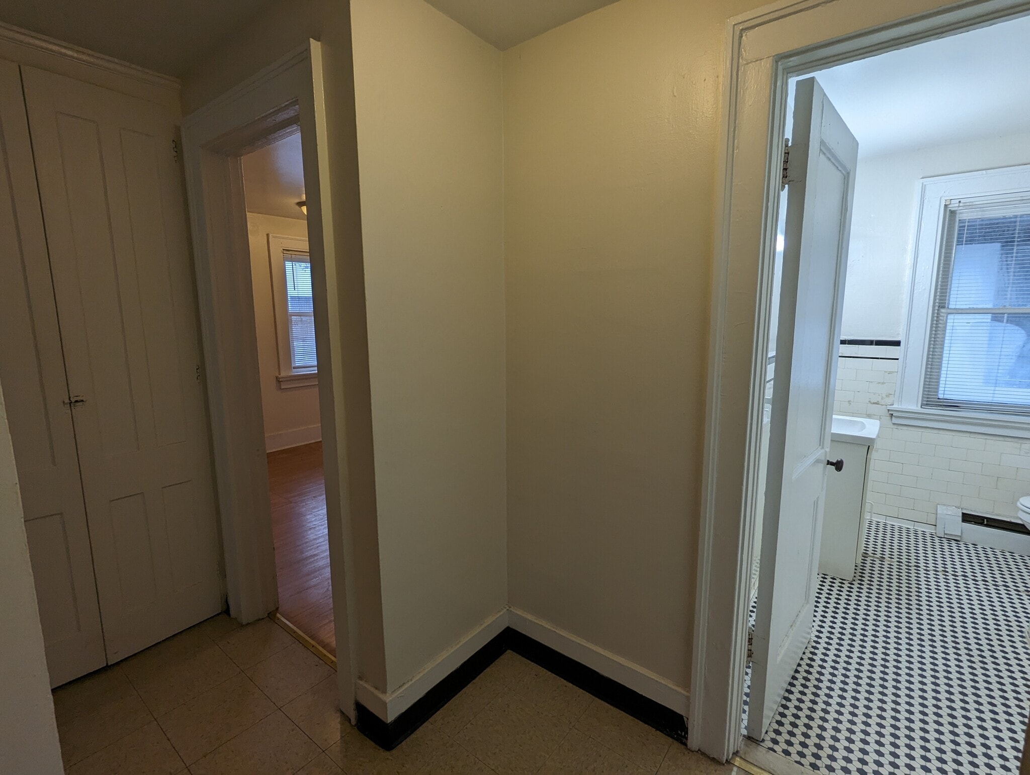 Building Photo - 608 Elmwood Ave