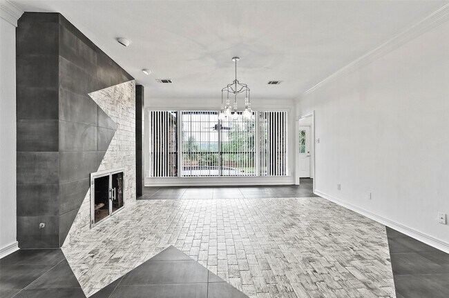 Building Photo - 545 Oak Hill Dr