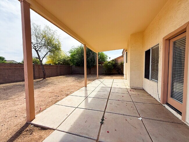 Building Photo - Spacious Garden Lakes Beauty – Vaulted Ceilings, 3-Car Garage & Stunning Upgrades!