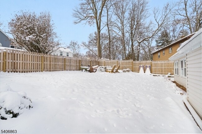 Building Photo - 11 Longview Trail E