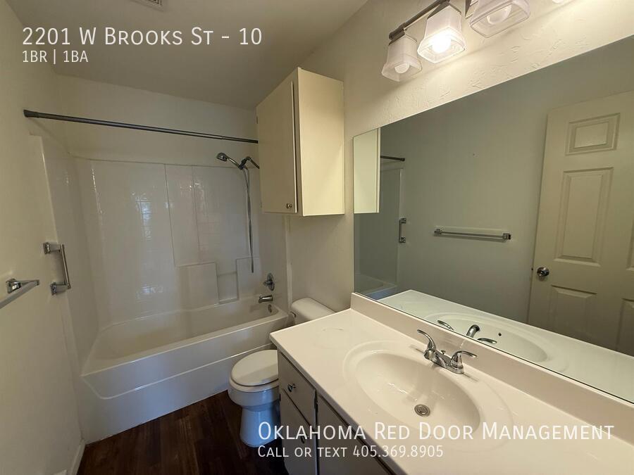 Building Photo - 2201 W Brooks St