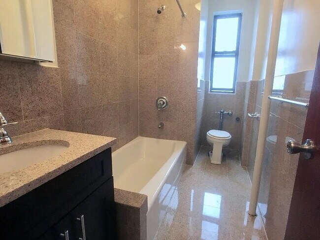 Building Photo - "Charming 1-Bedroom Haven on Cabrini Blvd – 600 Sq Ft of Cozy Comfort!"