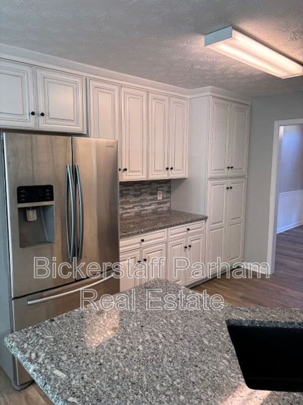 Building Photo - 9146 Garrett Lake Dr