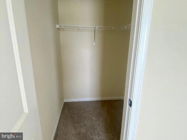 Building Photo - 20 Skip Ln