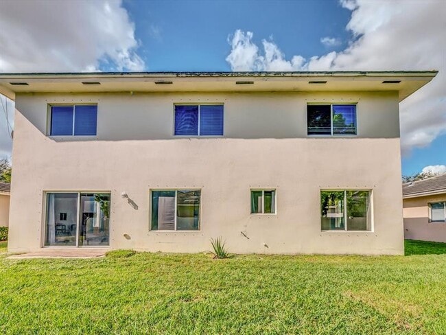 Building Photo - 308 NW 17th Terrace