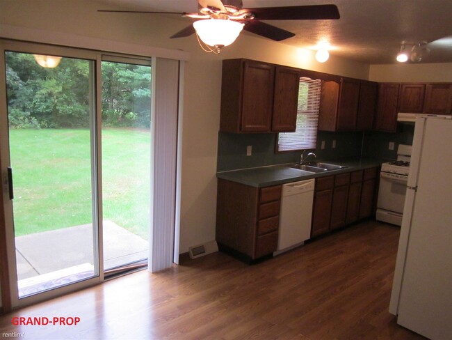 Building Photo - 3 br, 2 bath Duplex - 6970 Clyde Park Aven...