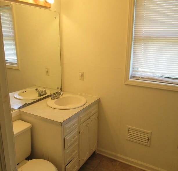 Building Photo - 5767 NC-150