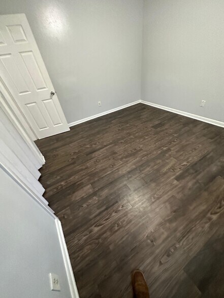 Building Photo - 1625 W 26th St