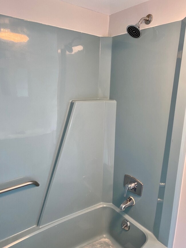 Building Photo - 11 N Colonial Dr