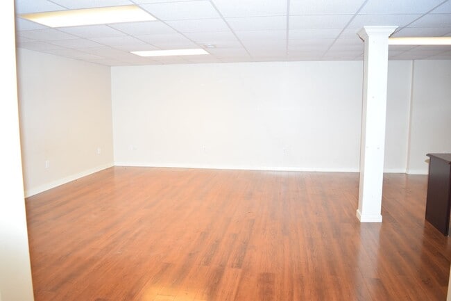 Building Photo - Spacious 3-Bedroom, 3-Bath Home with Bonus...