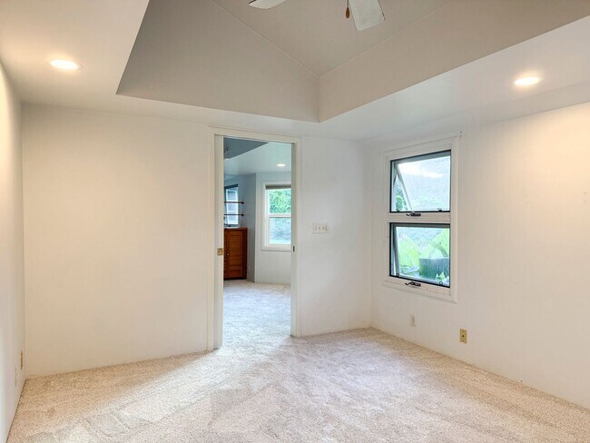 Building Photo - Available Now! Maunawili neighborhood - Adorable 2 bedroom cottage