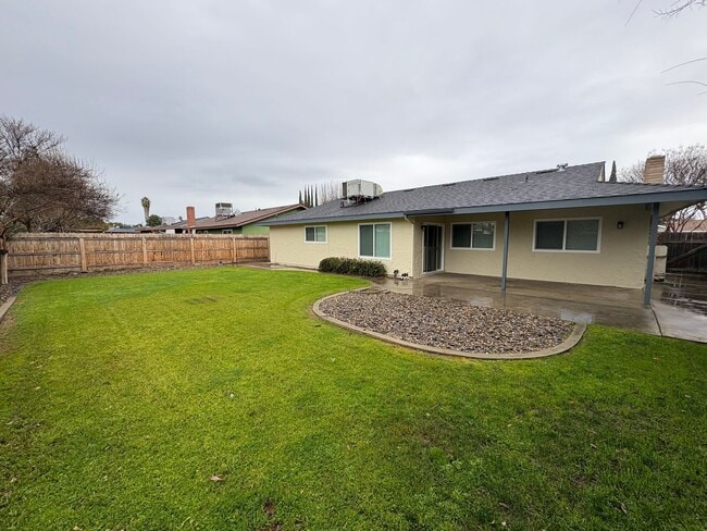 Building Photo - Spacious & Cozy Near Mountain View Elementary Home coming soon!