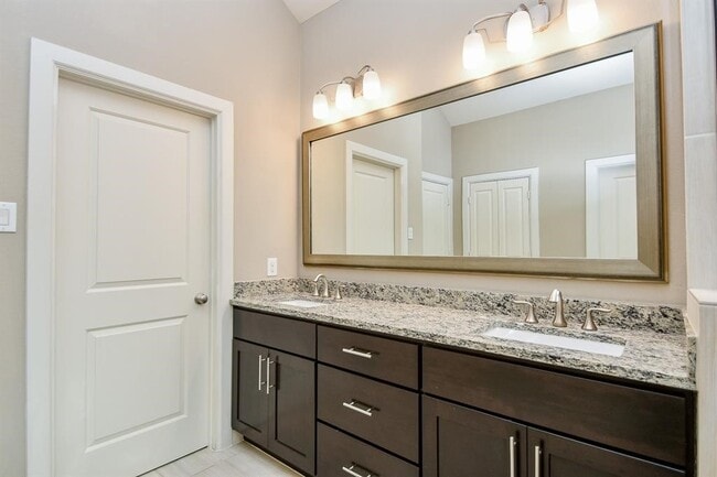 Building Photo - 716 Nicholson St